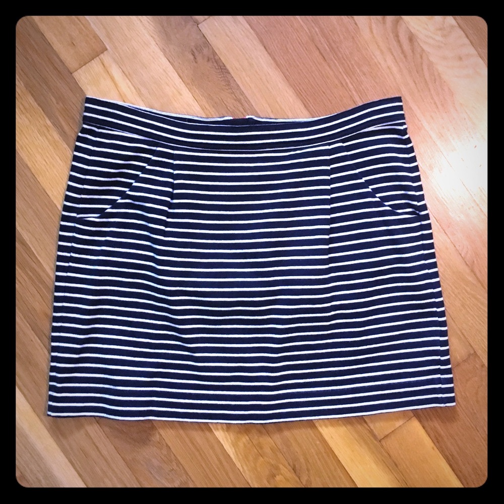 GAP medium mini skirt with POCKETS 😍